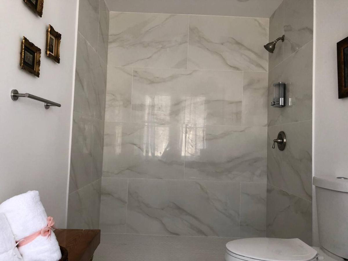 Private Suite Mins From Mia Free Parking Miami Bagian luar foto